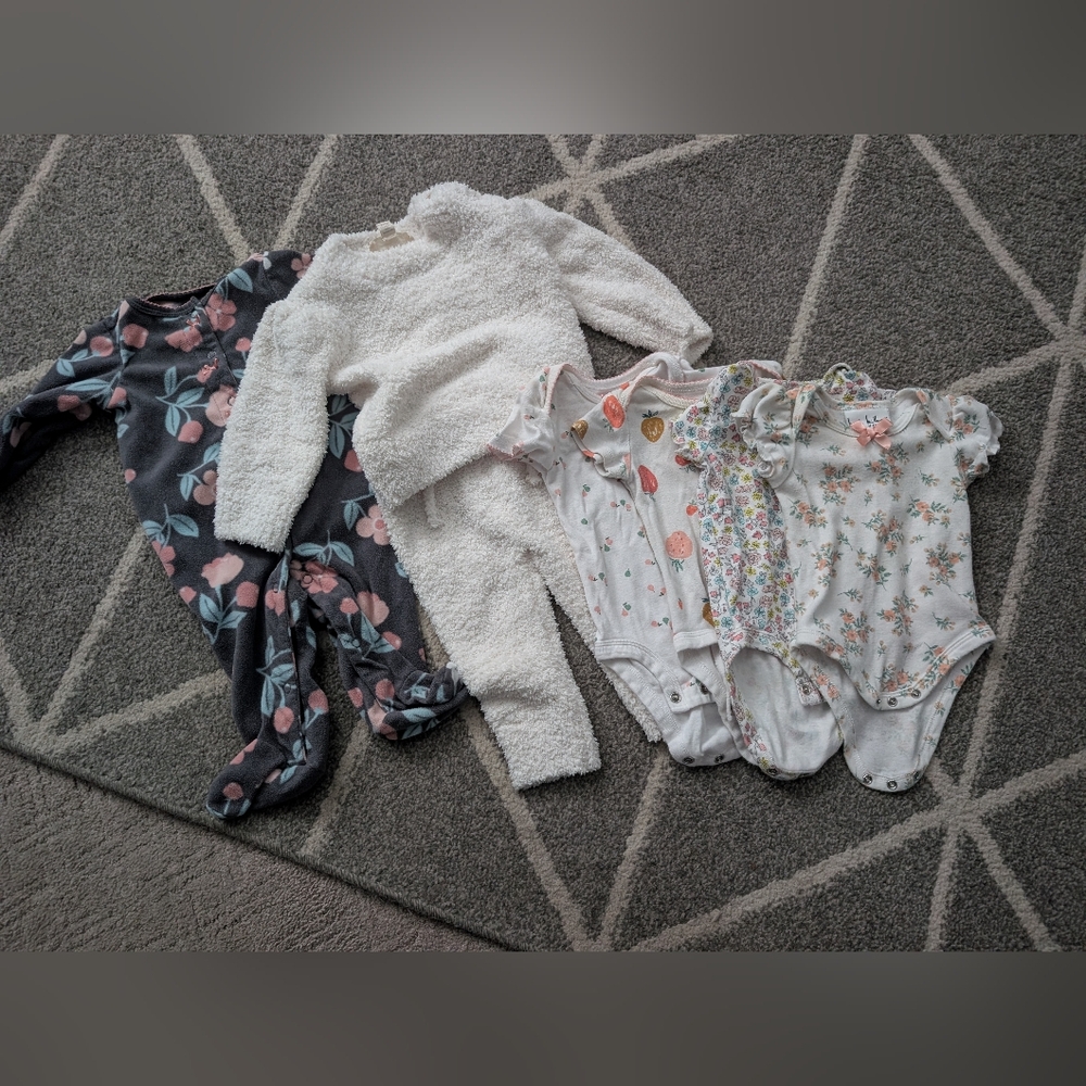 Baby Girl Clothing Bundle Size 0-3 Months Onesies And Fleece Outfits‎